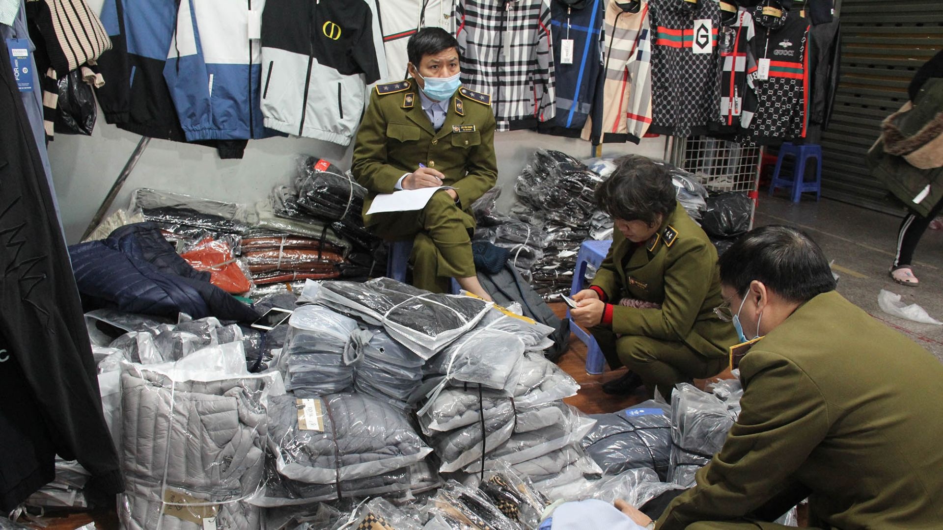 Thu giu hon 15 tan hang nhai ngay cuoi nam hinh anh