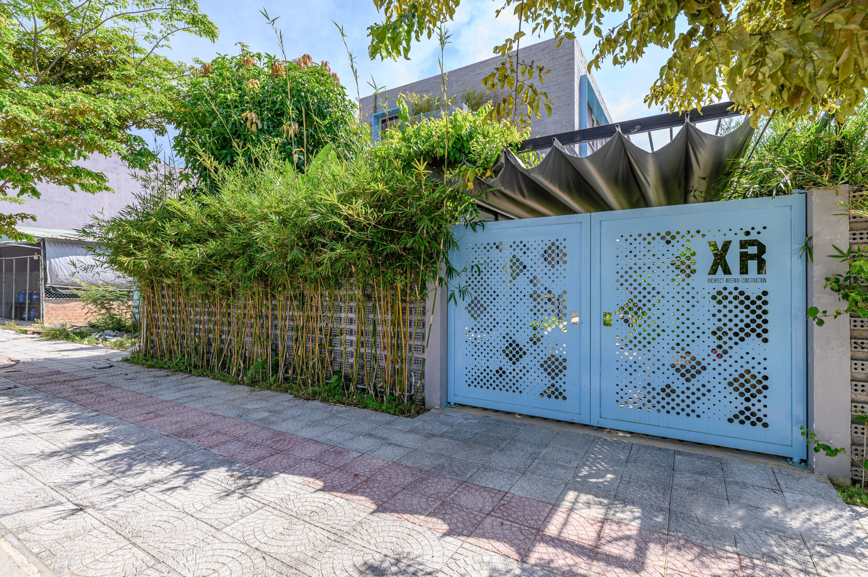 Ngoi nha moc mac nhieu cay xanh anh 1