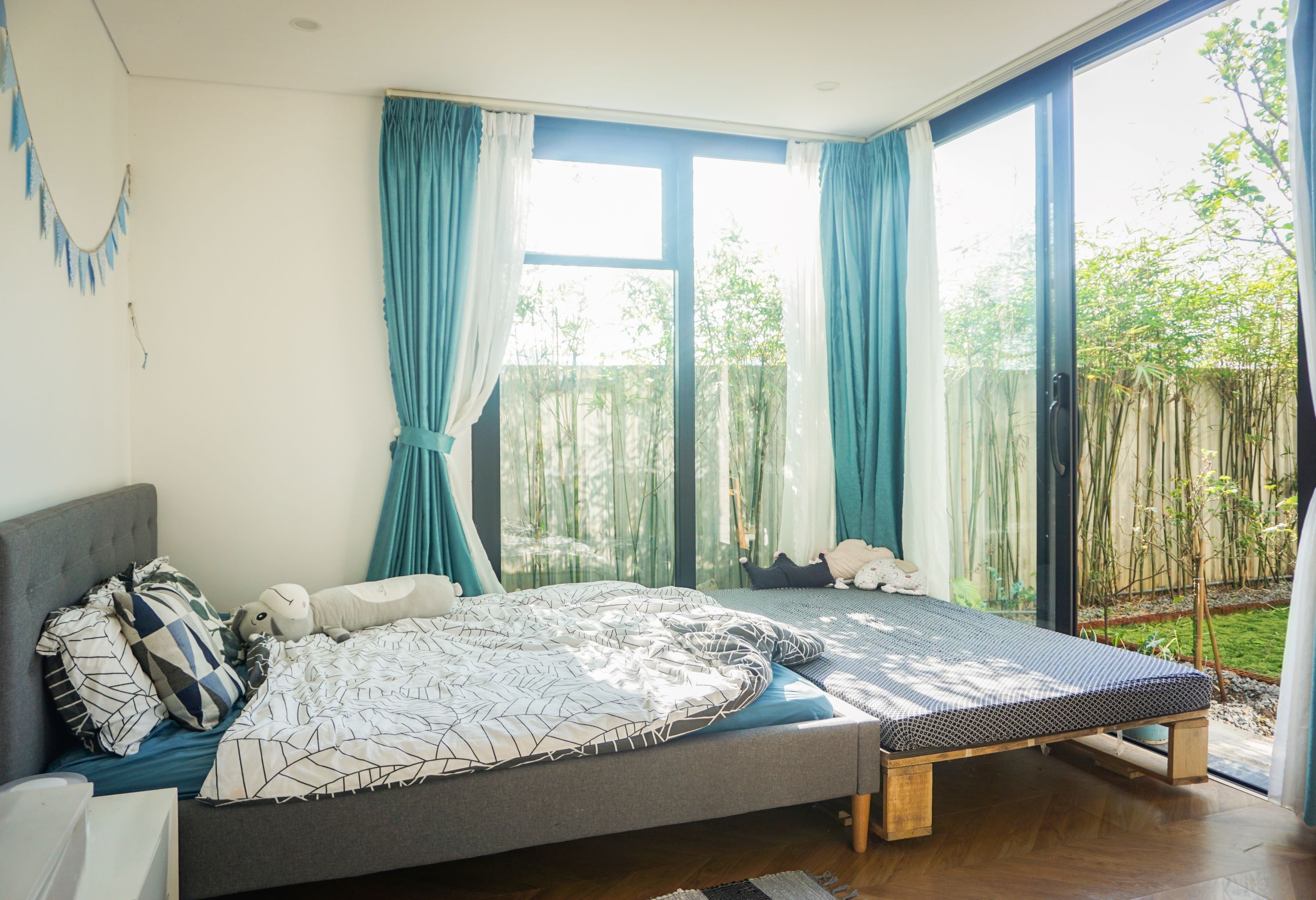 Ngoi nha moc mac nhieu cay xanh anh 9