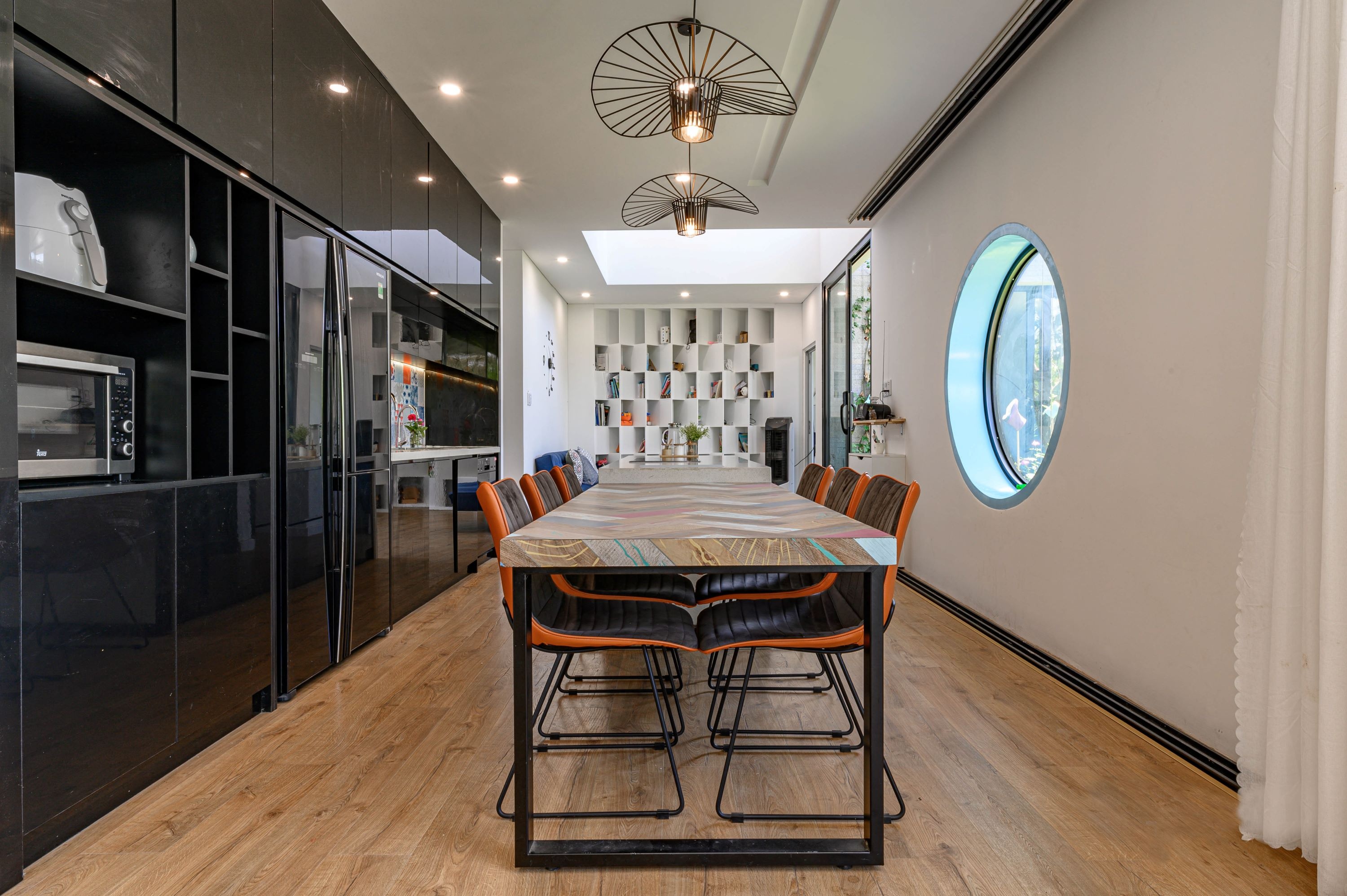 Ngoi nha moc mac nhieu cay xanh anh 6