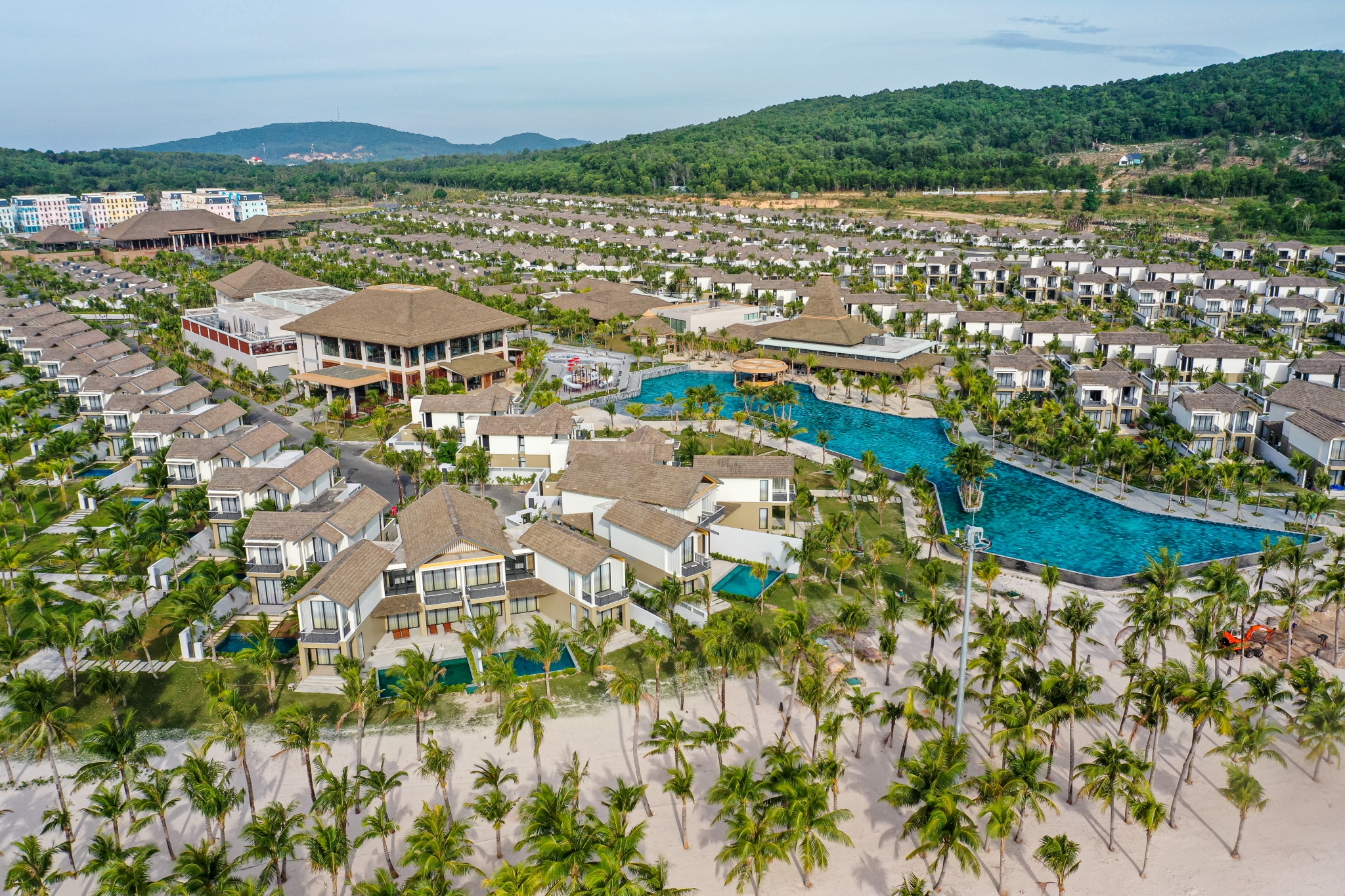 Nam 2021 gian nan cua nganh khach san hinh anh