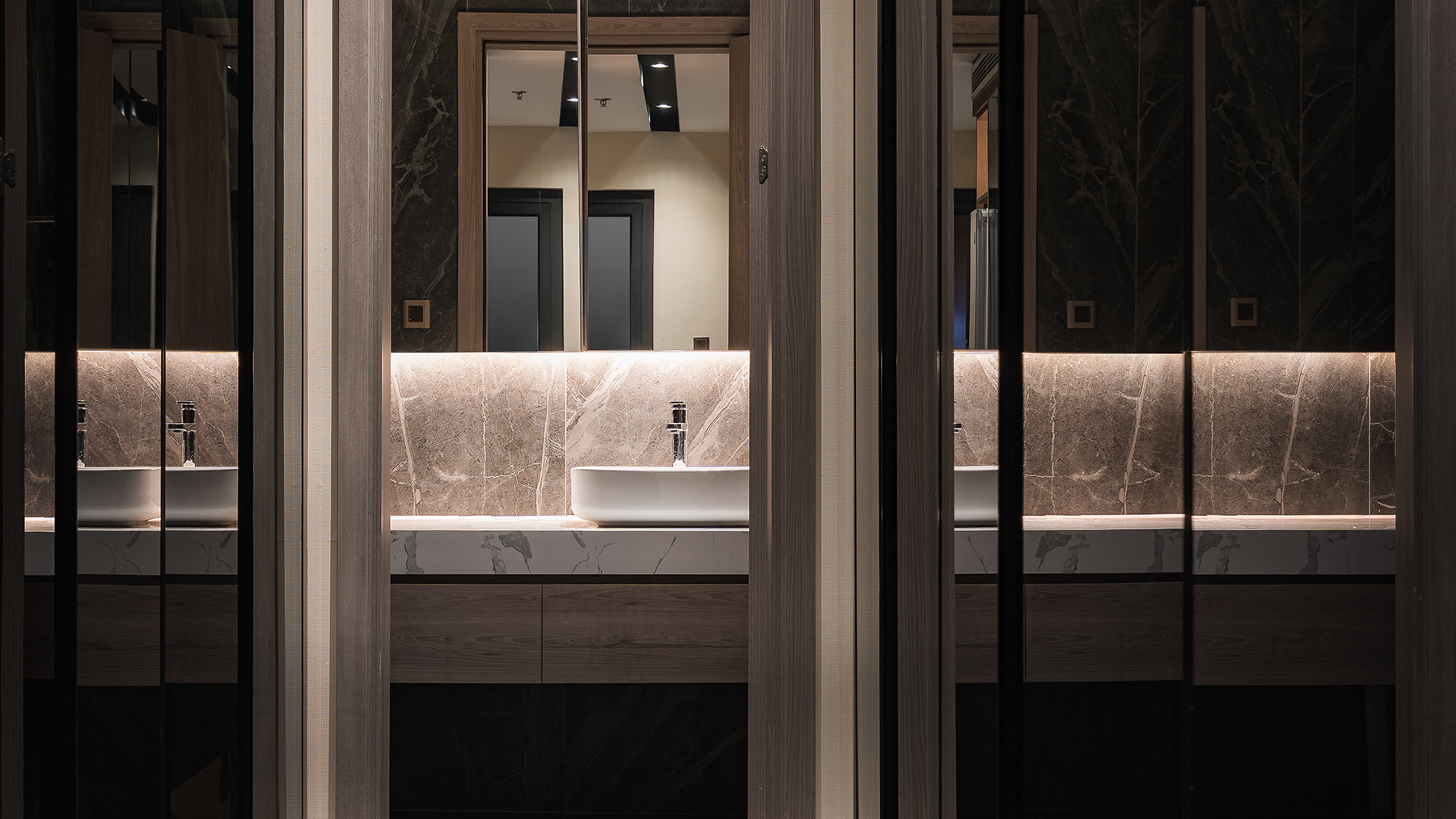 Can ho cua co gai ca tinh anh 11