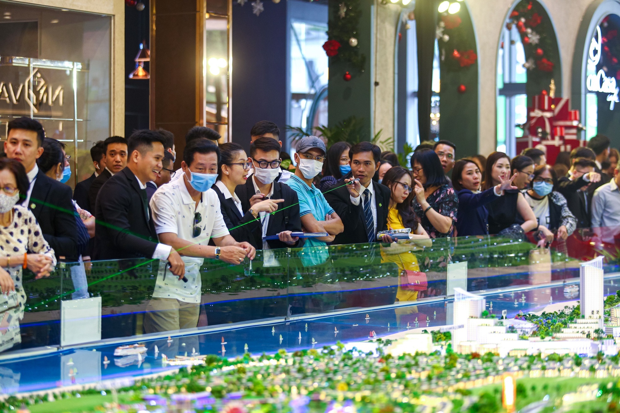 Moi gioi bat dong san ngung gap khach vi dich benh hinh anh