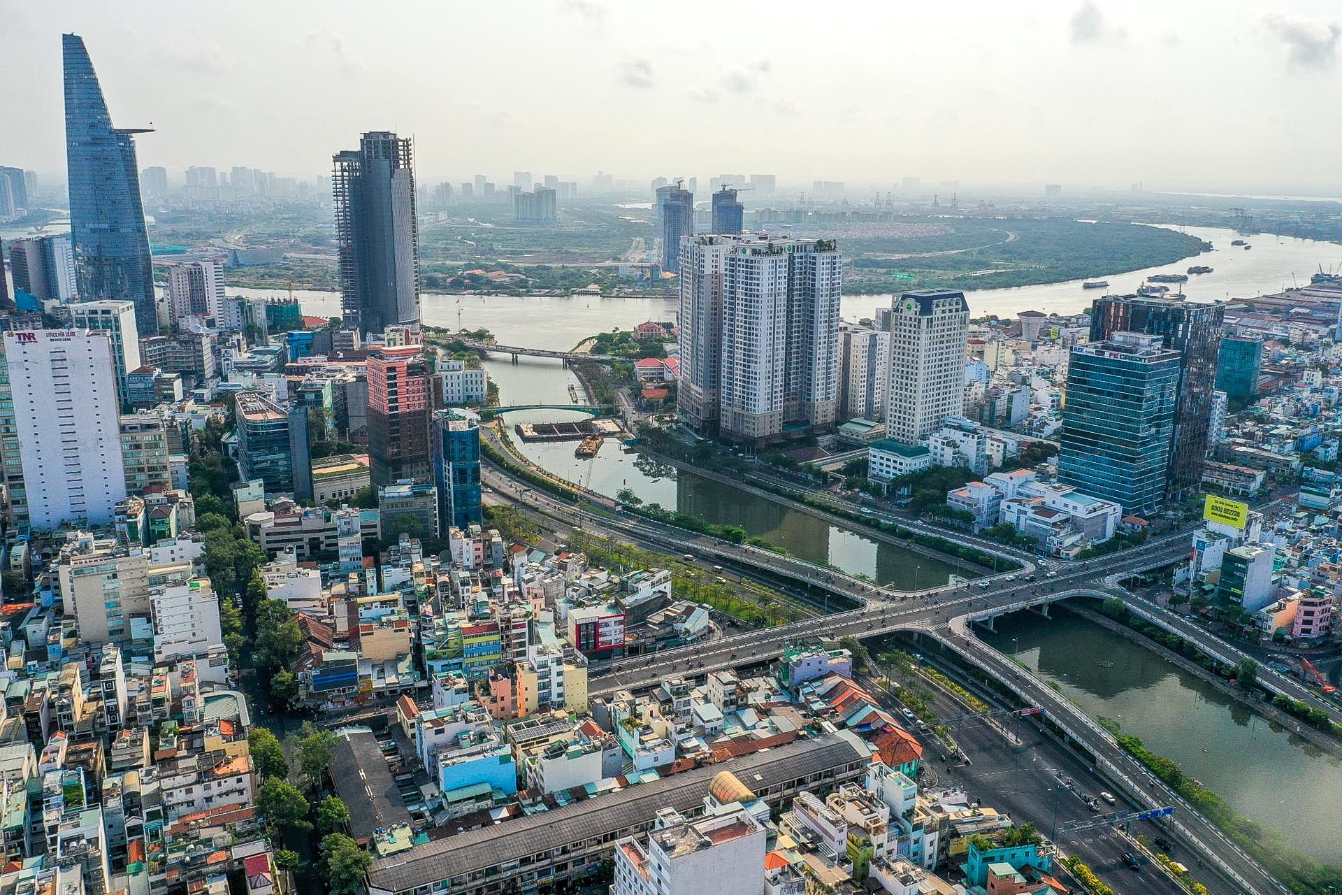 Kinh te TP.HCM 6 thang dau nam tang 5,46% hinh anh