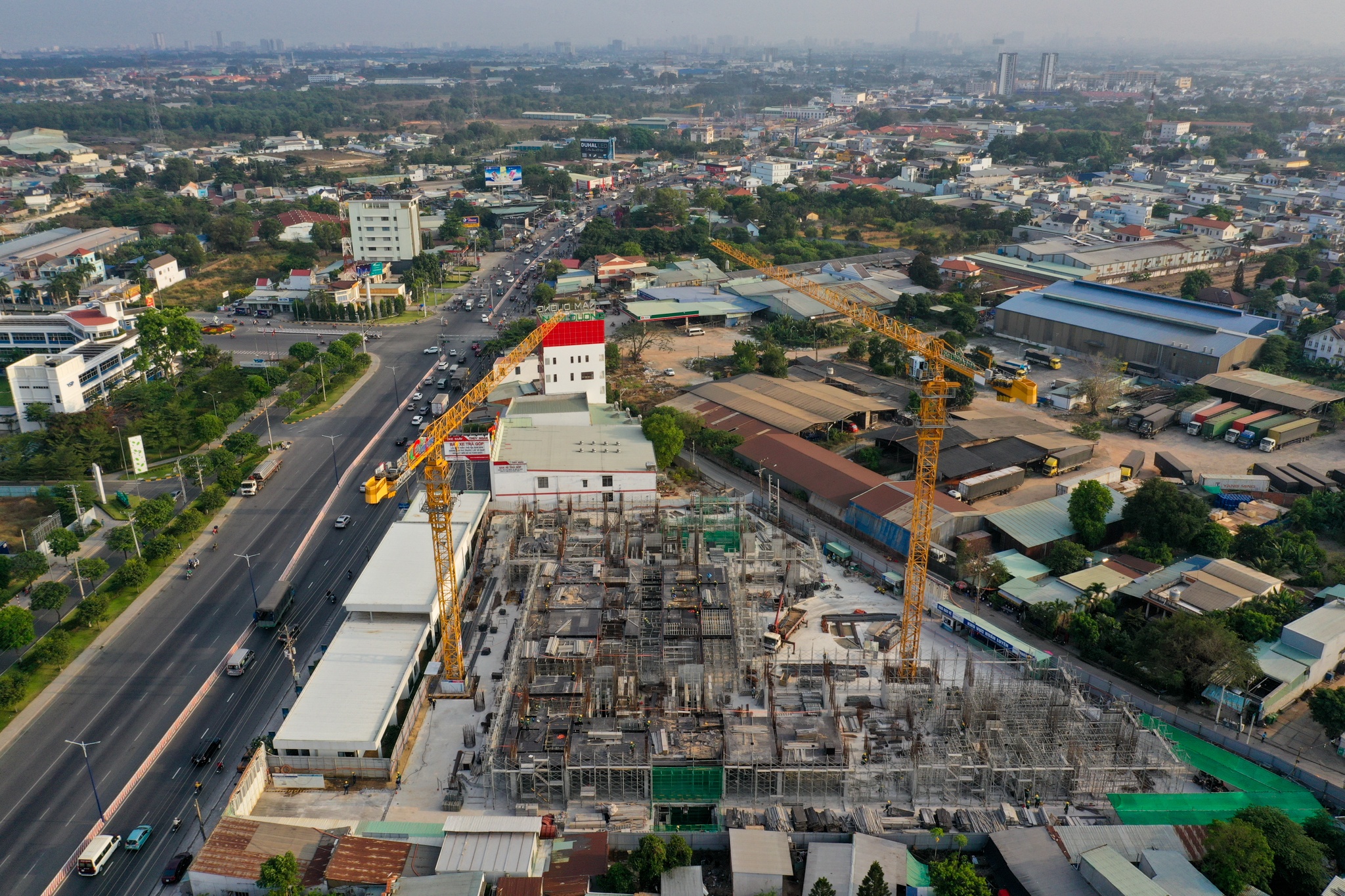 'Lan song' can ho vung ven TP.HCM ha nhiet hinh anh