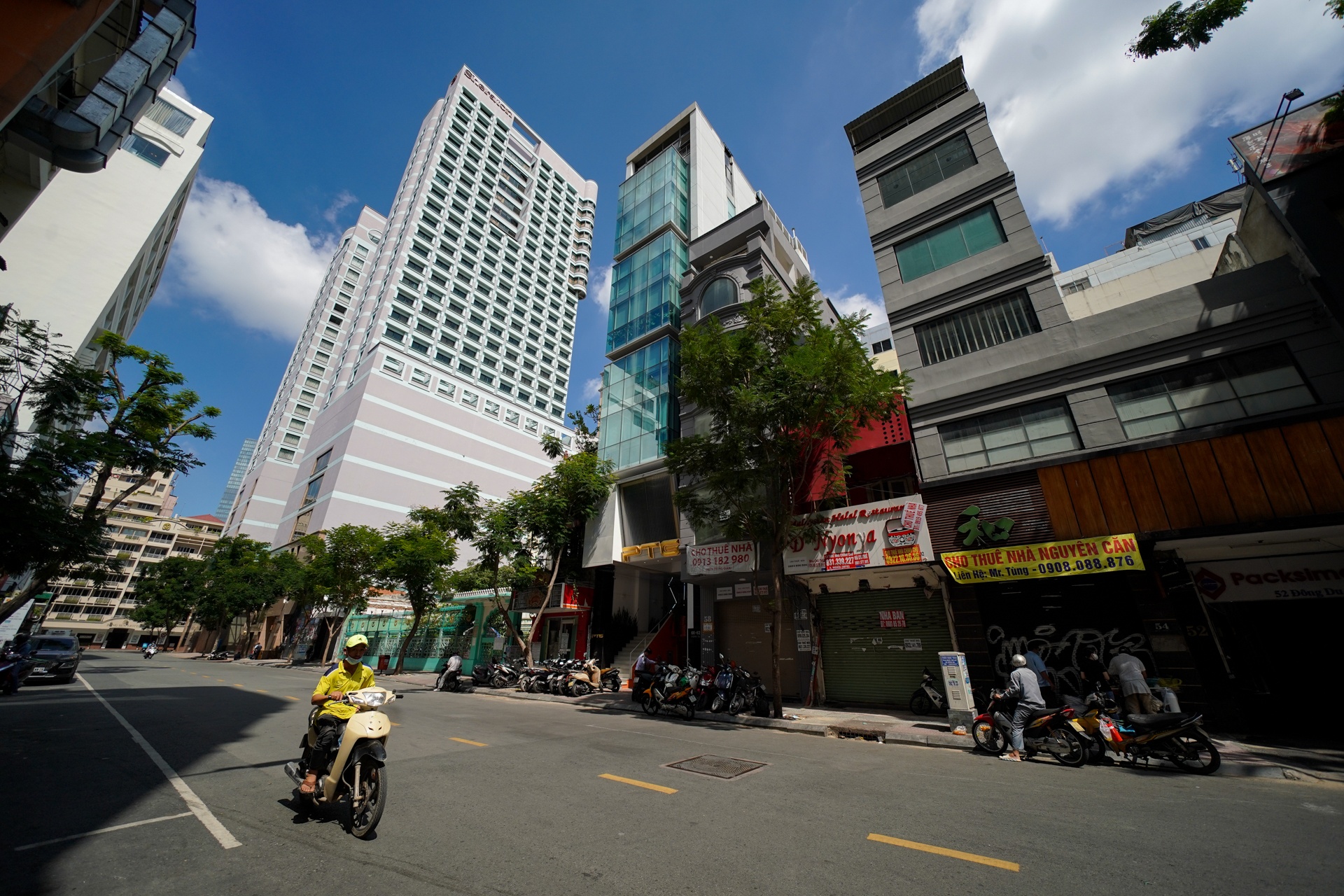 nha pho trung tam TP.HCM kiet suc vi Covid-19 anh 12