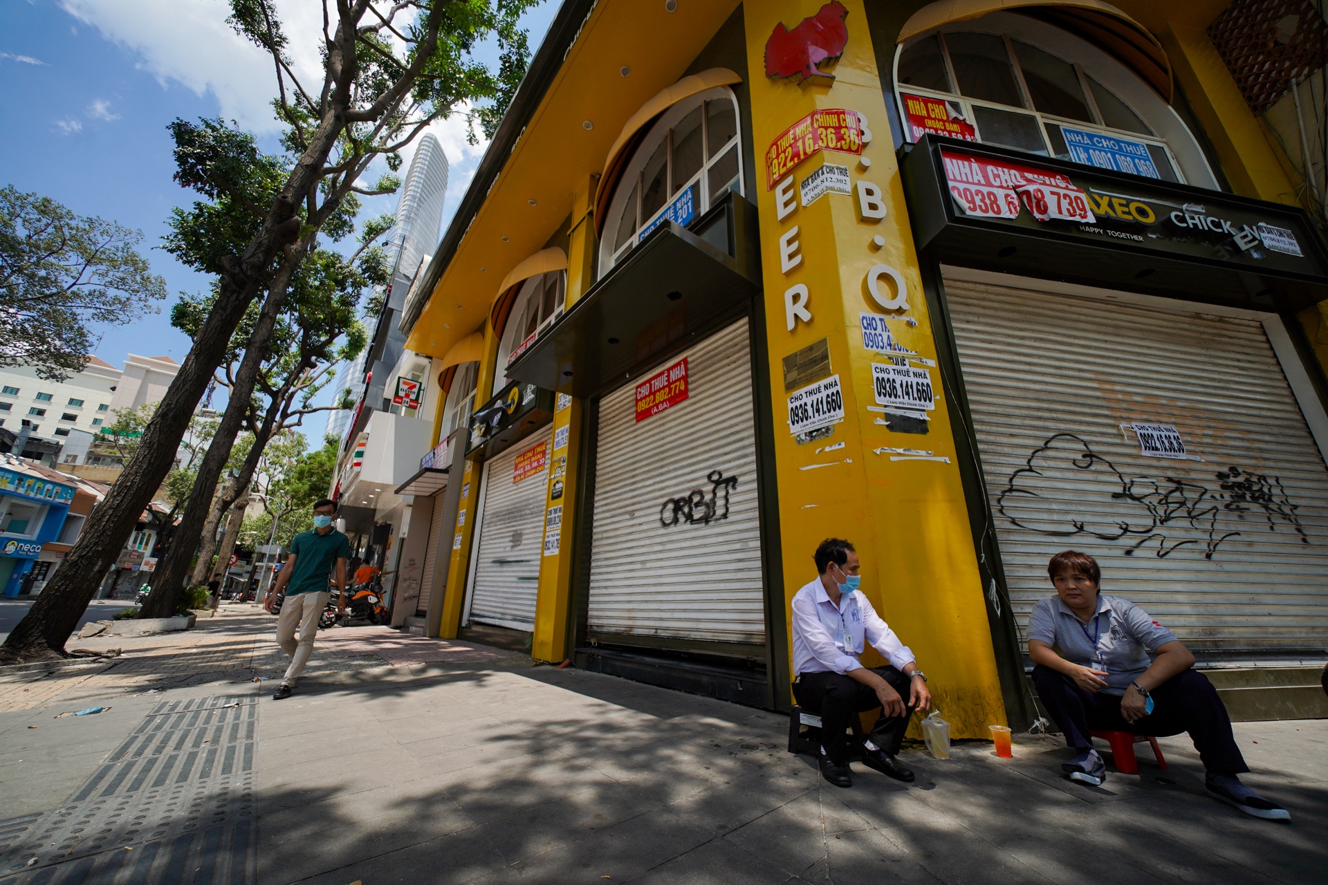 Mat bang nha pho trung tam TP.HCM kiet suc vi Covid-19 hinh anh