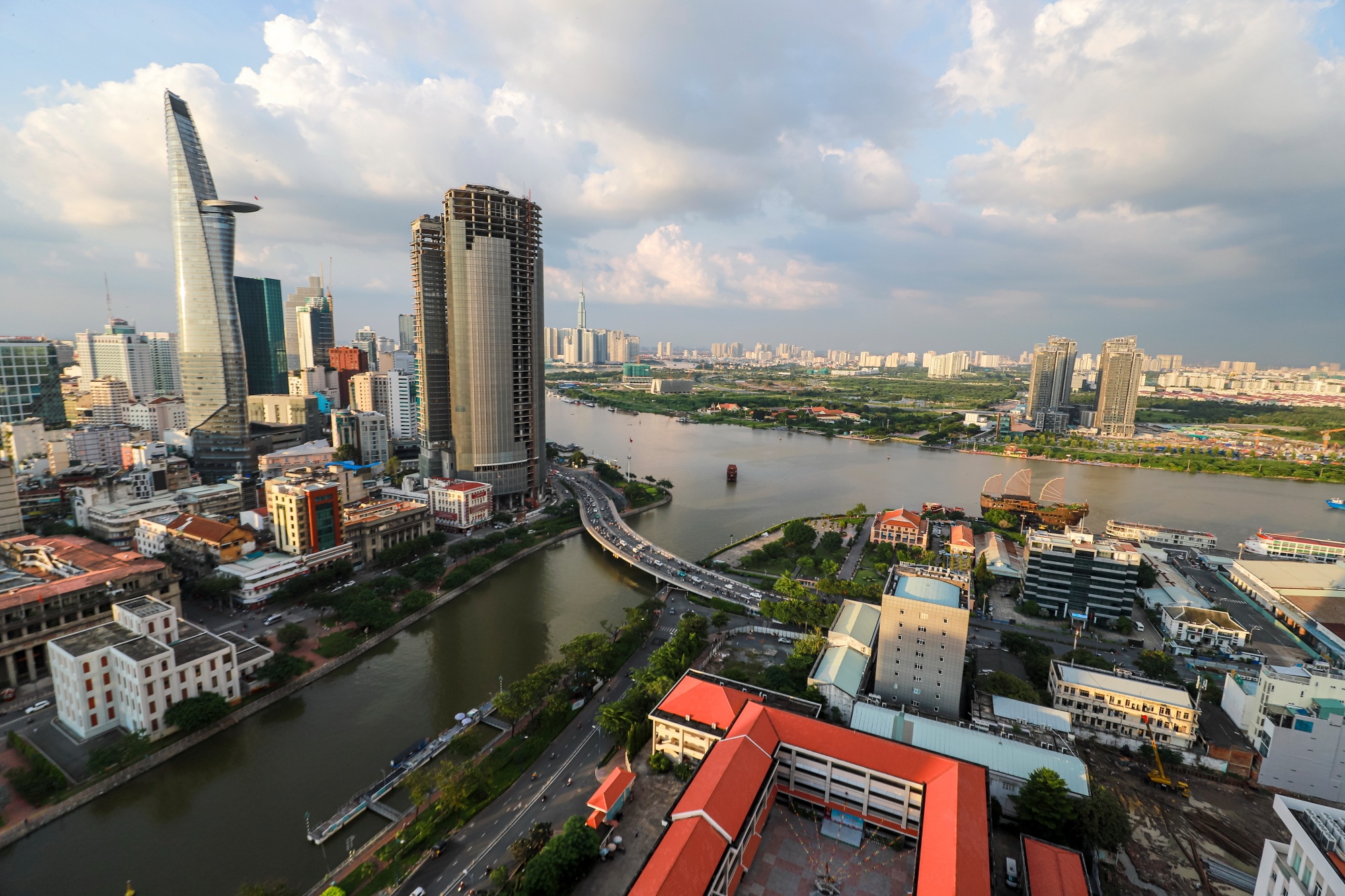 Nhieu doanh nghiep bat dong san lai lon quy II hinh anh