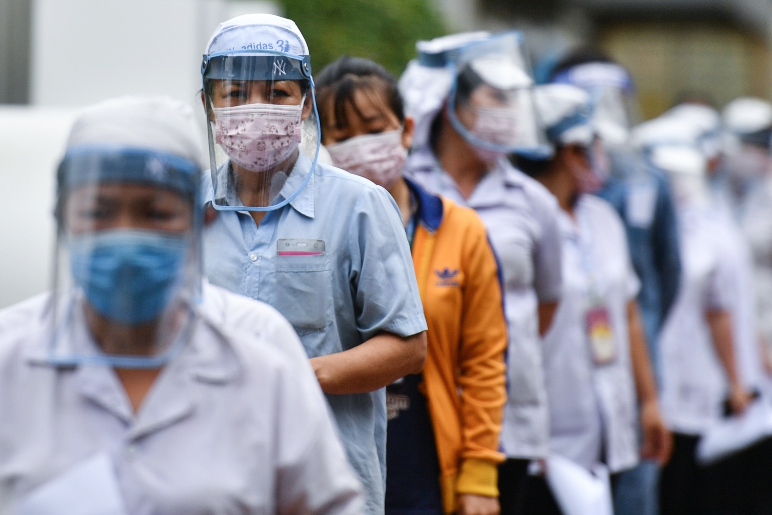 cong nhan TP.HCM ve que anh 3