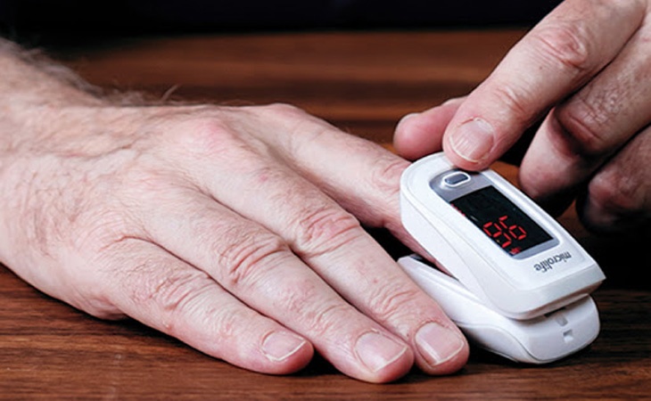 Canh bao ve may tho, may do SpO2 ho tro dieu tri Covid-19 tai nha hinh anh