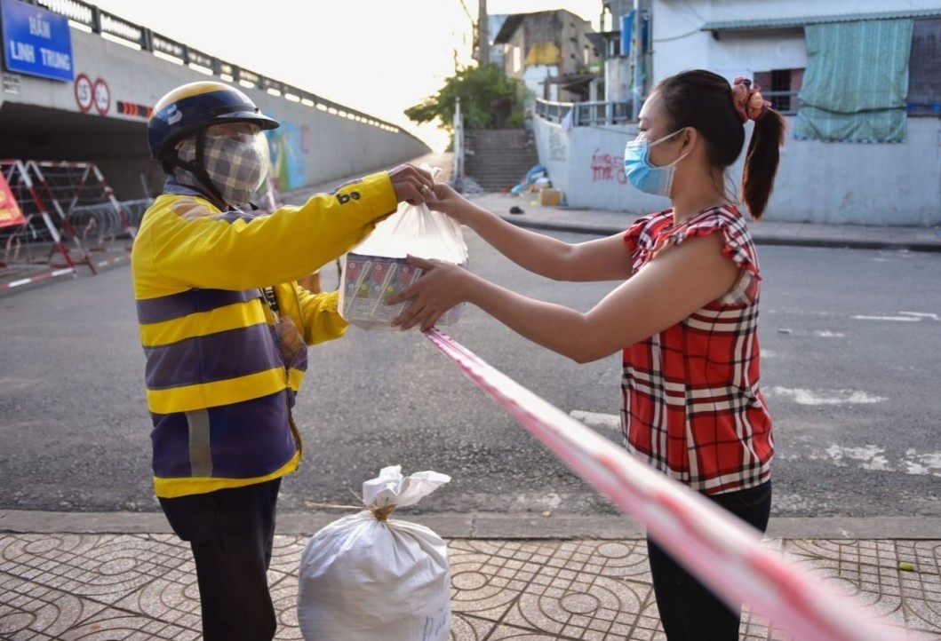 Be xin tham gia 'di cho ho', Tiki muon giao sach mien phi o TP.HCM hinh anh