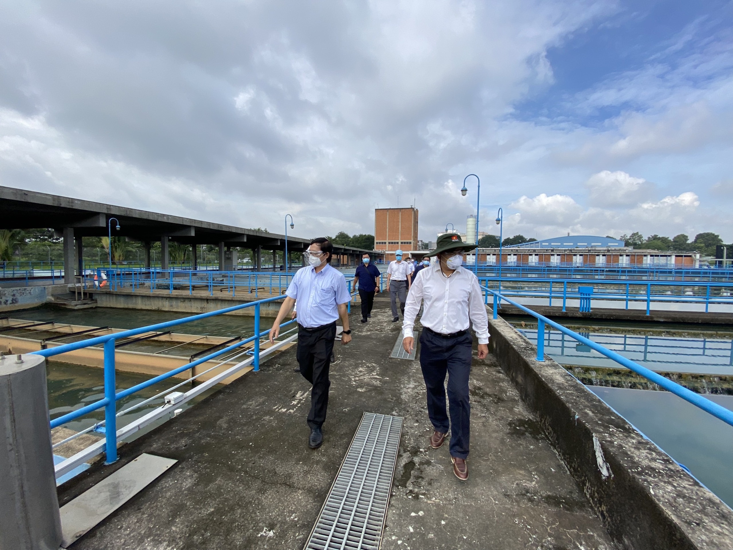 dam bao dich vu ha tang cua TP.HCM trong gian cach anh 1