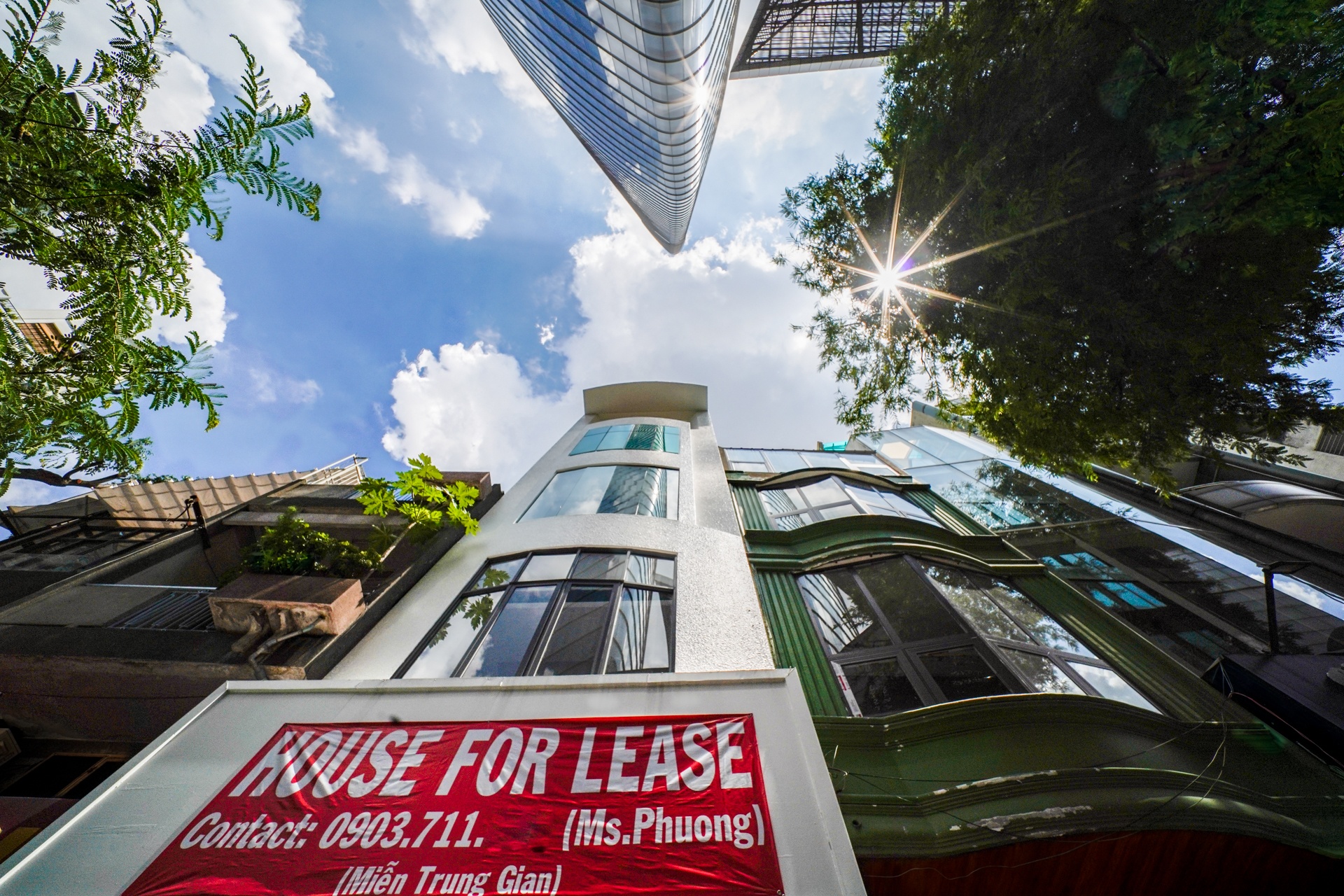 thue mat bang ban le F&B anh 1