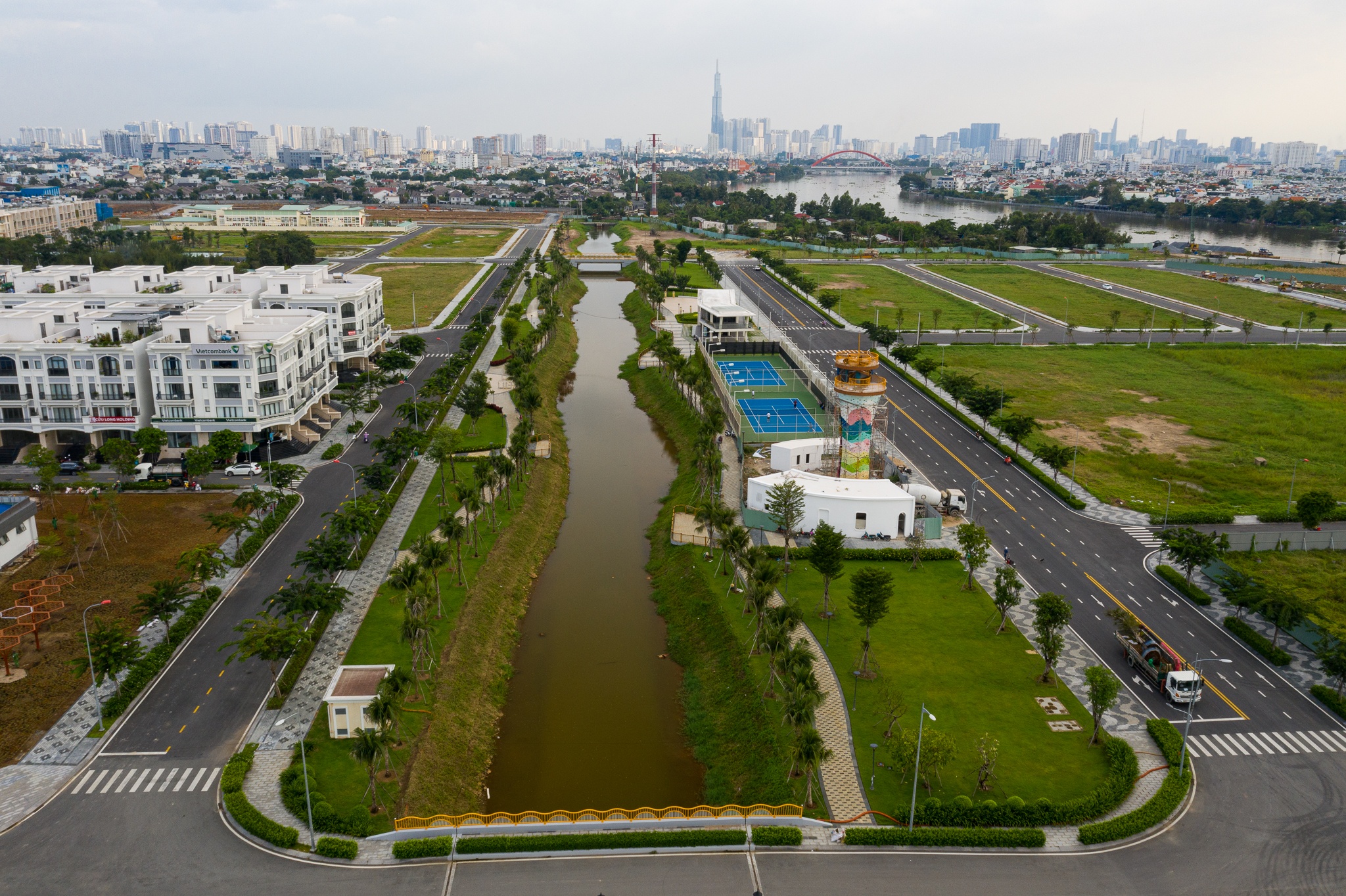 thi truong dat nen TP.HCM thang 10 anh 1