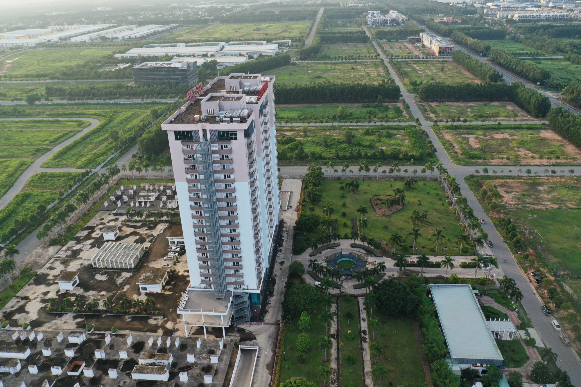 Giao dich dat nen TP.HCM va vung ven tang tro lai hinh anh