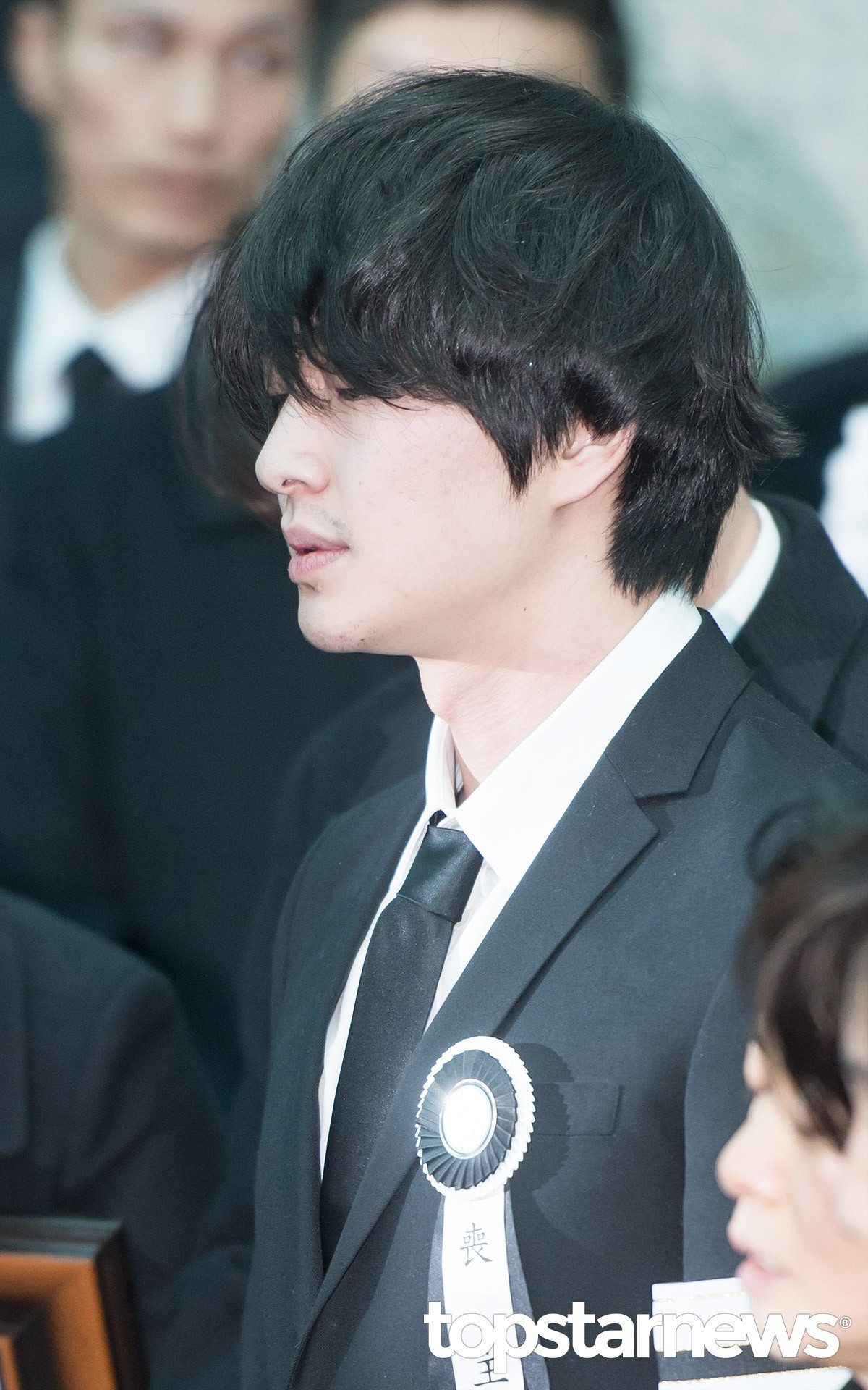 Onew quấy rối tình dục ảnh 2 Onew quay roi tinh duc anh 2