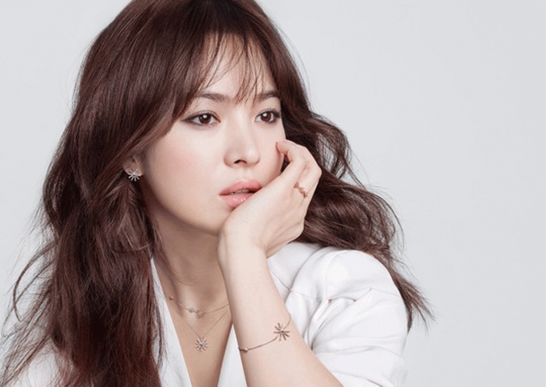 Song Hye Kyo tung bi tong tien va doa tat axit hinh anh