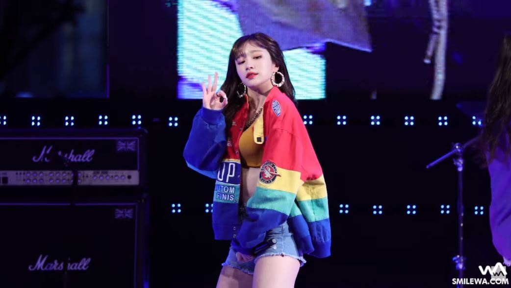 Fancam 'Up&Down' cua Hani hinh anh