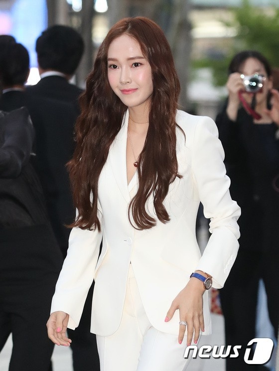 Chi em Jessica va Krystal anh 4