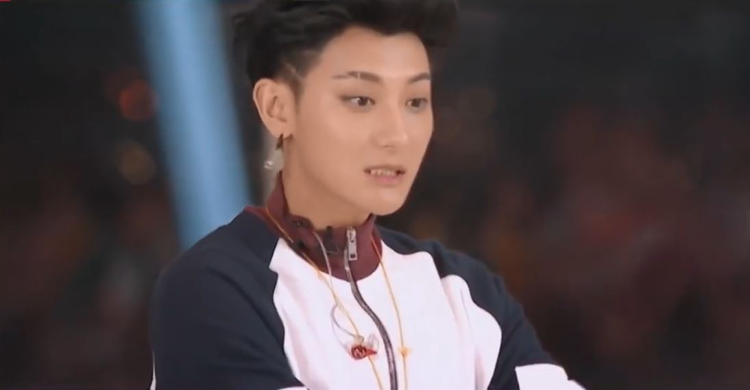 Hoang Tu Thao noi gian voi thi sinh Producer 101 hinh anh