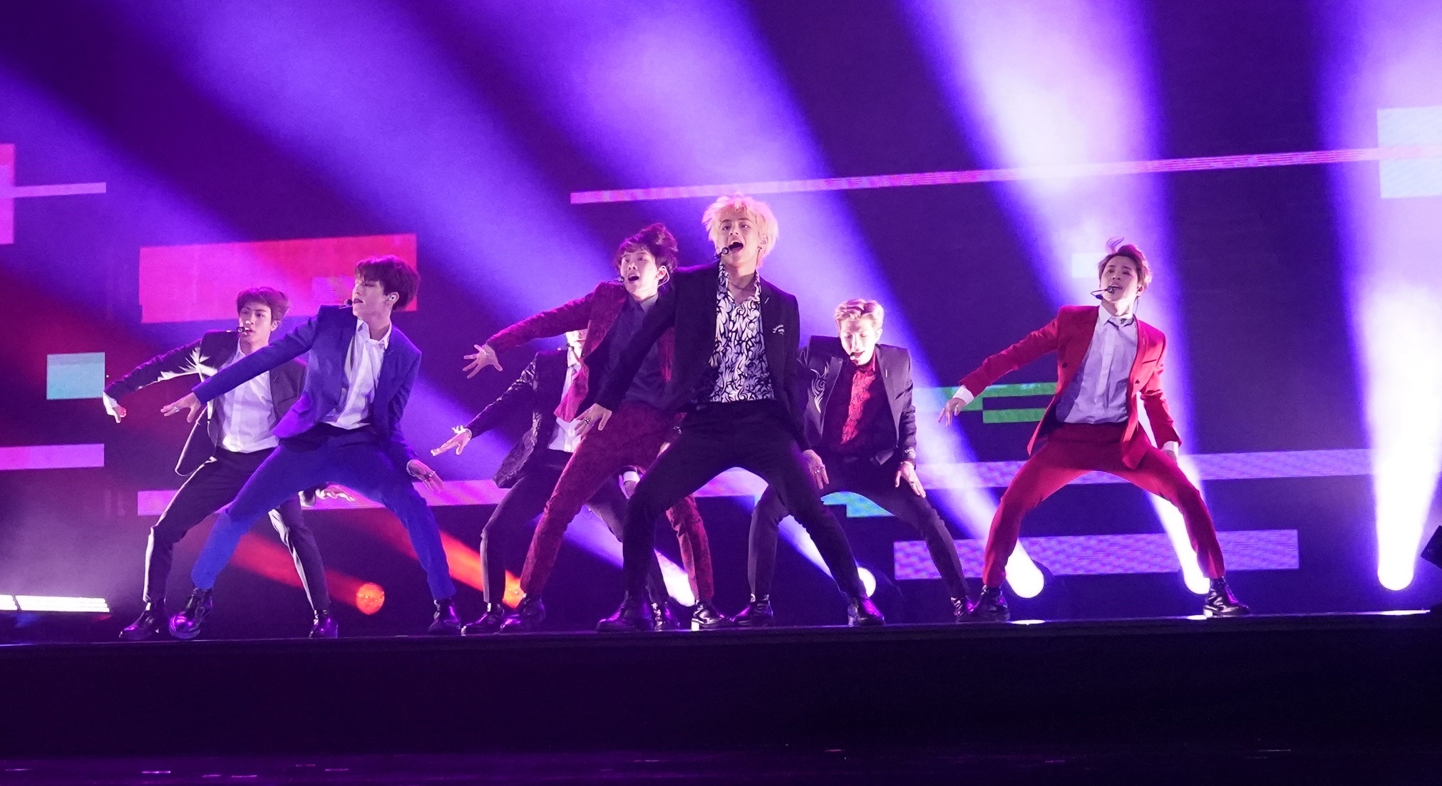 BTS bieu dien tai ban ket America's Got Talent 2018 hinh anh