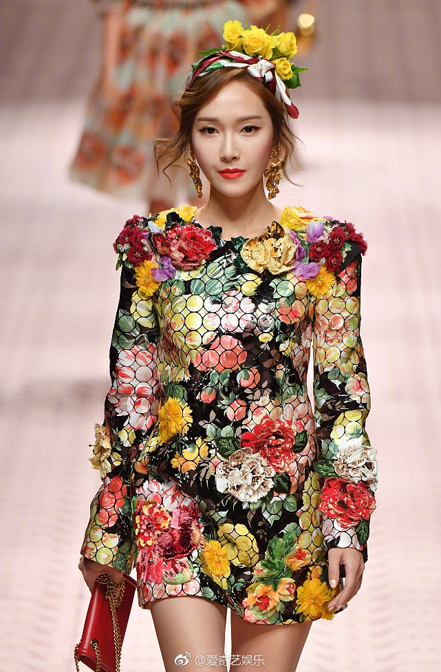 Dich Le Nhiet Ba dien thoi trang anh 7