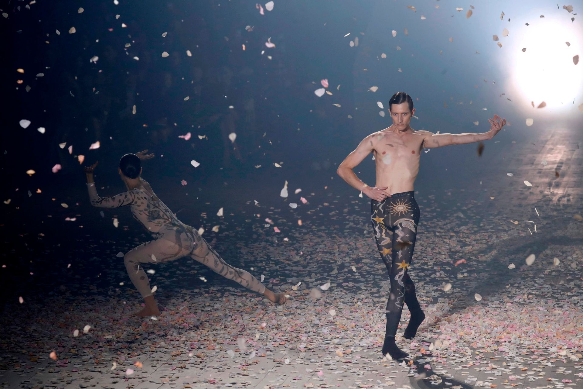 Angela Baby show dior anh 12