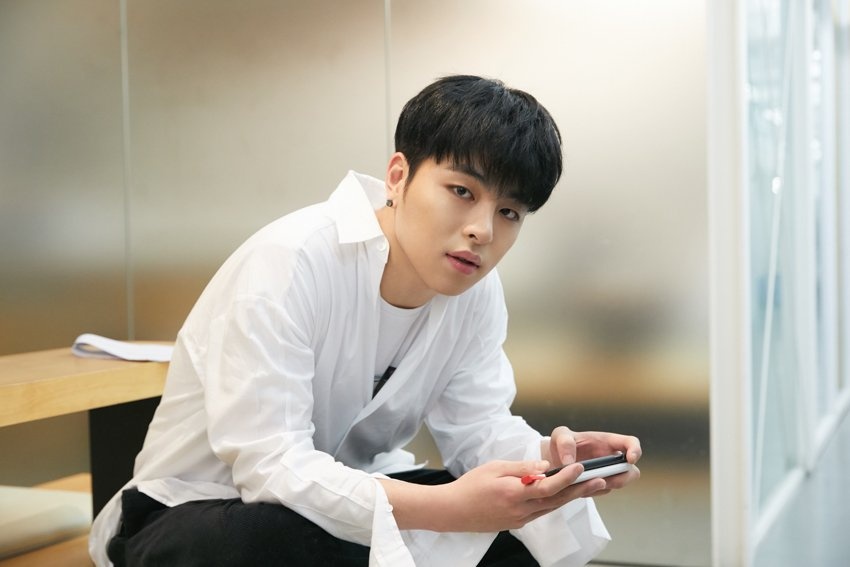 Than tuong Kpop 2 lan len tieng xin loi vi dam cai lai fan hinh anh