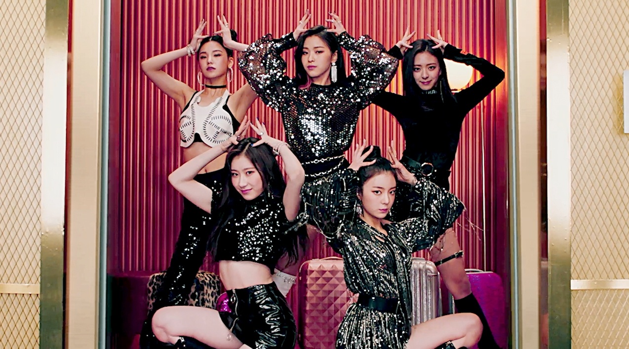 MV 'DALLA DALLA' cua nhom nhac ITZY hinh anh