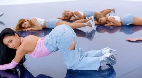 Hwasa (Mamamoo) khoe vu dao nong bong trong  phong tap hinh anh