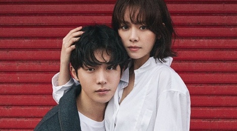 Han Ji Min dep doi ben Nam Joo Hyuk bat chap khoang cach 12 tuoi hinh anh