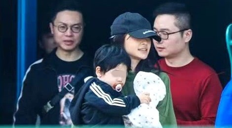 Angelababy dua con toi Hong Kong, Huynh Hieu Minh khong di cung hinh anh