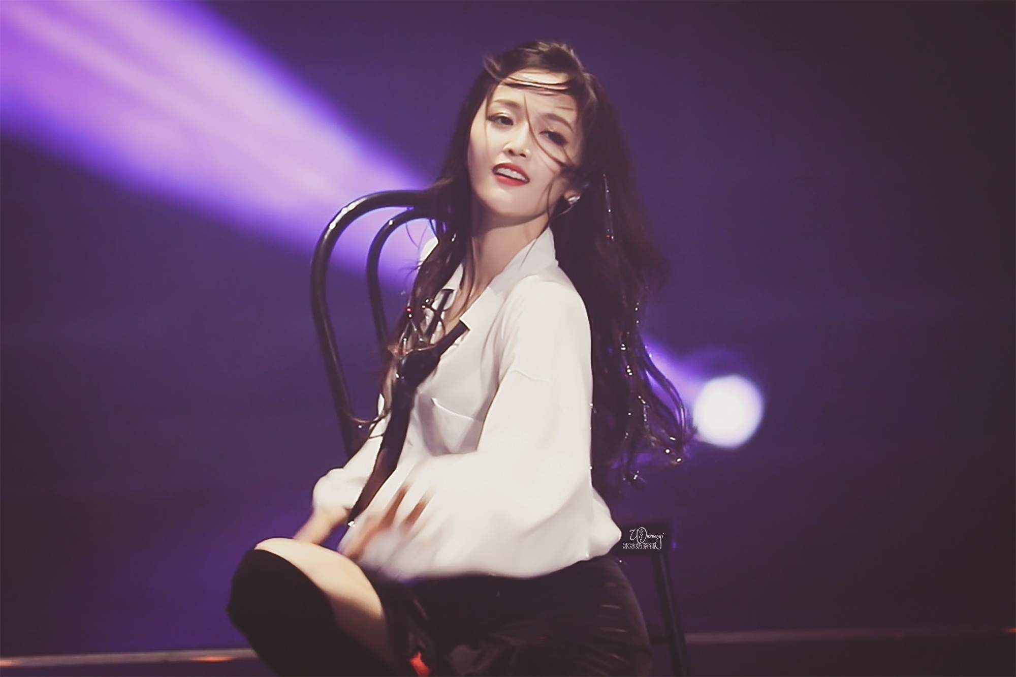 Nu than tuong hot bac nhat Trung Quoc gay chu y voi vu dao goi cam hinh anh