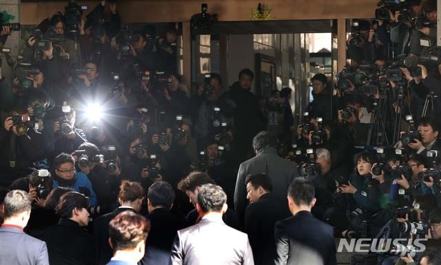 Seungri trinh dien canh sat anh 3