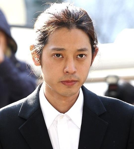 Seungri trinh dien canh sat anh 1