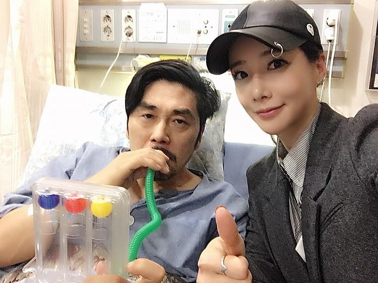 nam dien vien Han cat bo khoi u 30cm anh 1