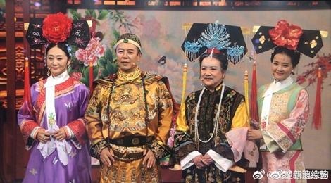 Gia dinh 'Hoan Chau cach cach' om nhau khoc khi hoi ngo sau 20 nam hinh anh