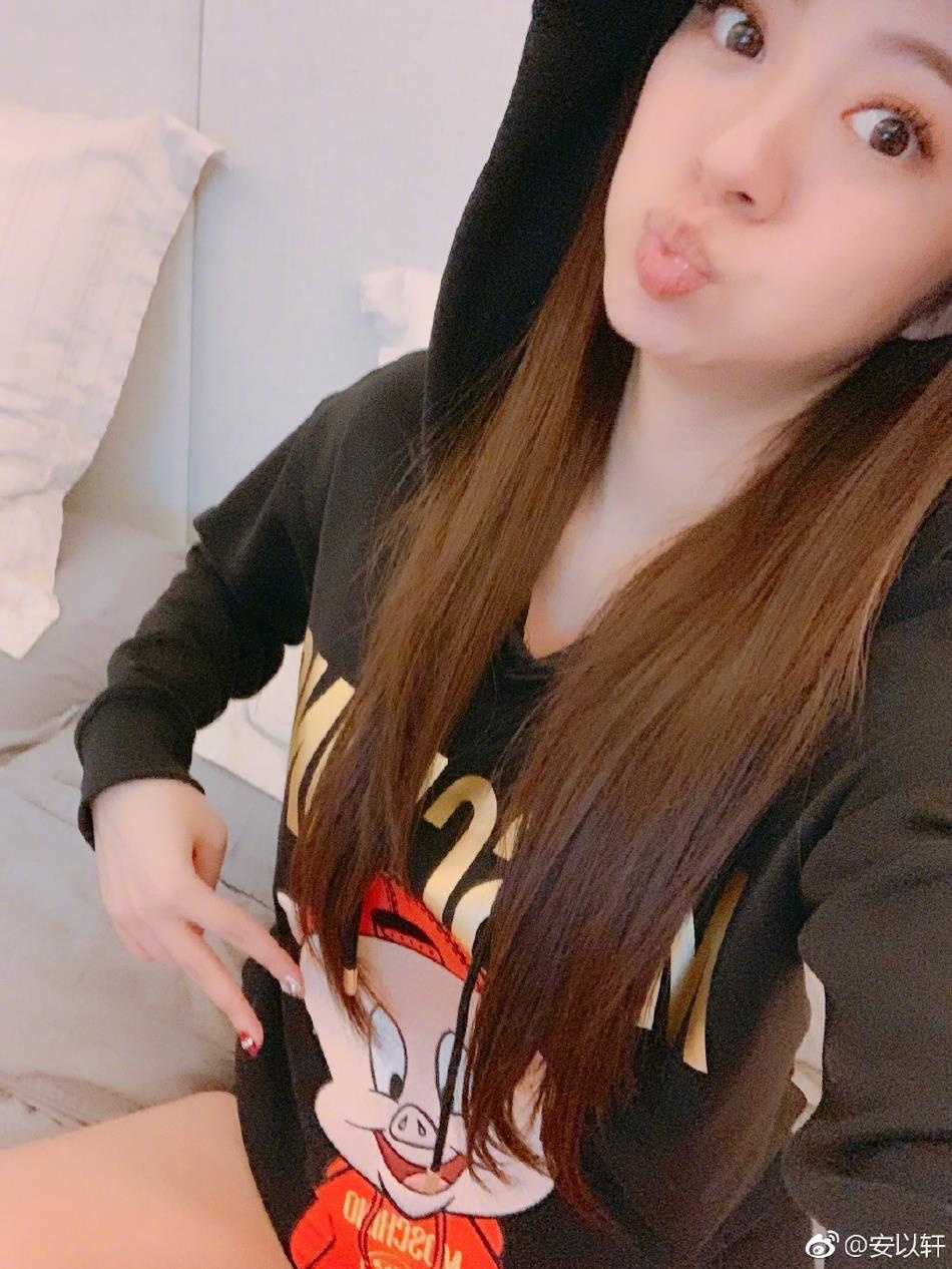 An Di Hien mang thai anh 1