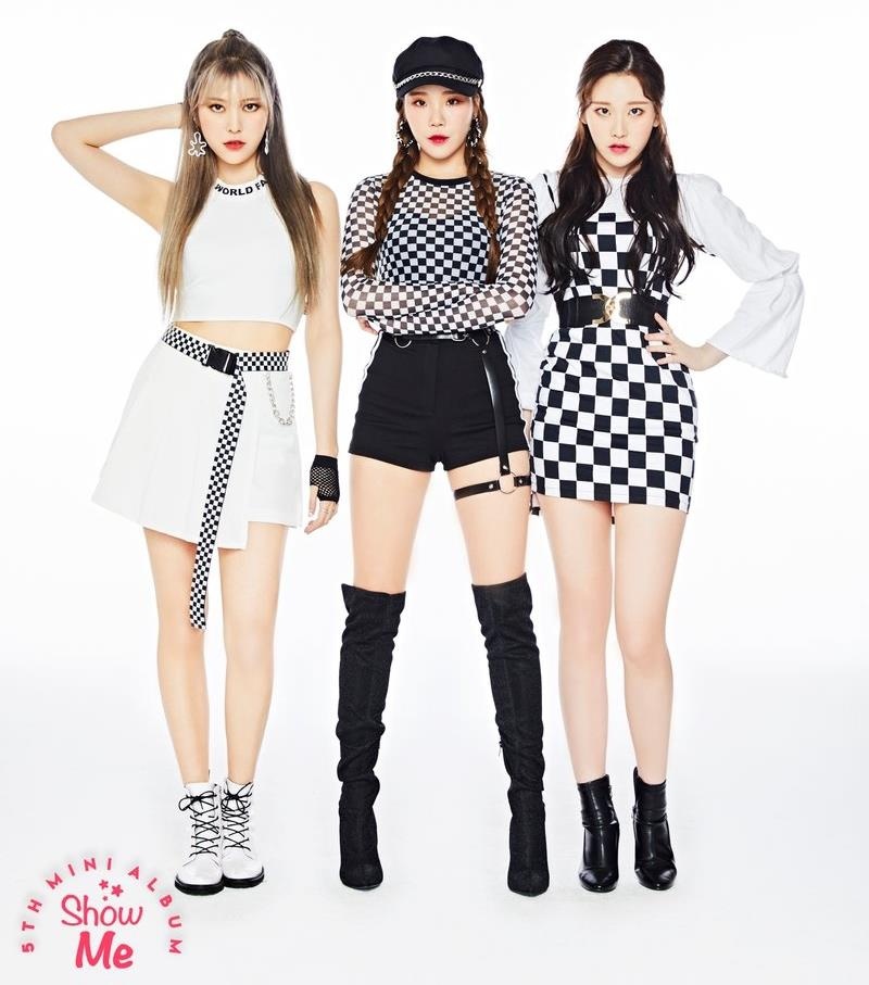 Momoland theo duoi phong cach goi cam anh 8