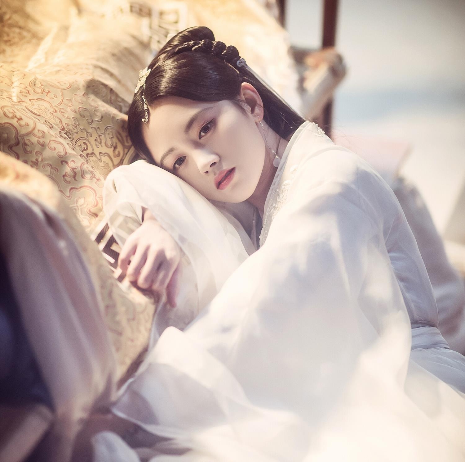 Bach nuong tu truyen ky cuc tinh y dong anh 4