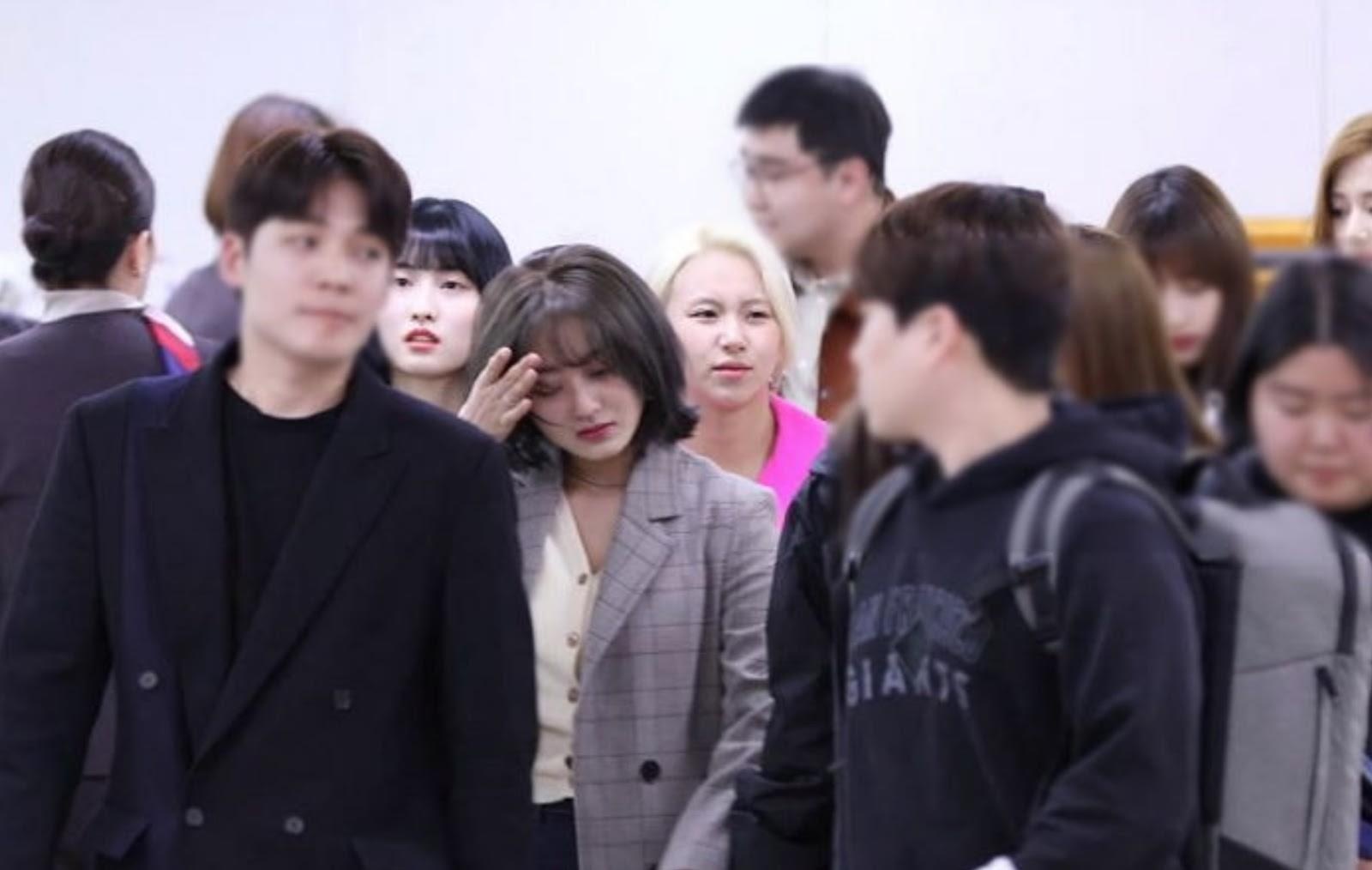 Jihyo bat khoc tai san bay hinh anh