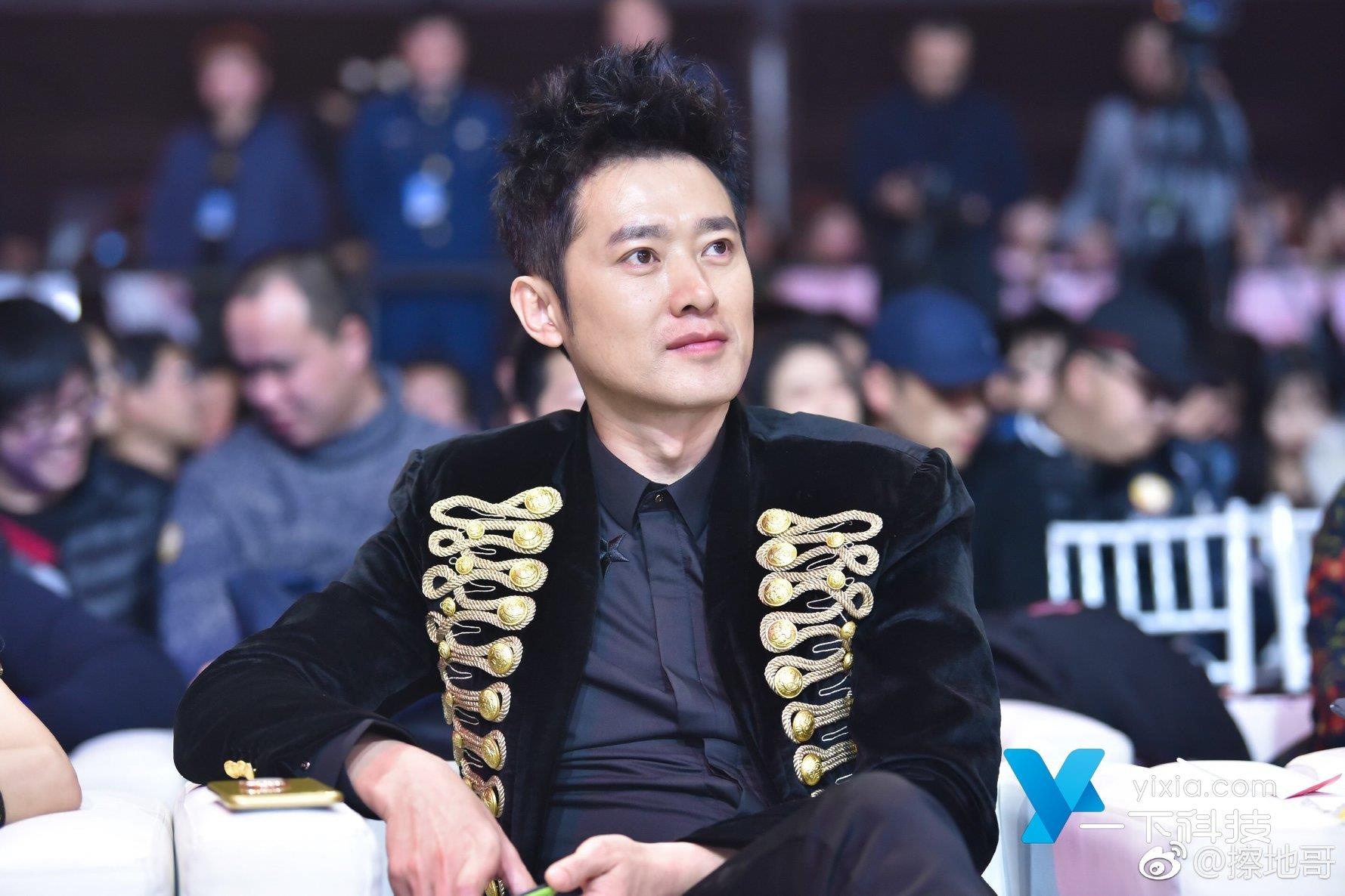 Phuc Nhi Khang di trong lua anh 4