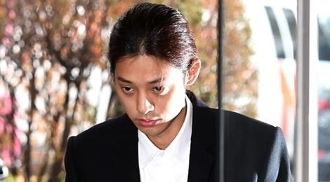 Jung Joon Young tieu tuy o phien toa dau tien xu vu quay len clip sex hinh anh