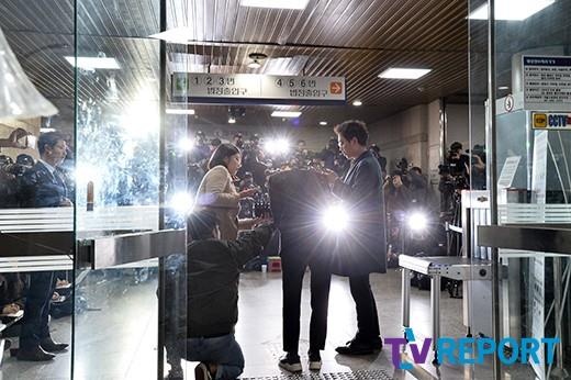 Jung Joon Young trong phien toa dau tien anh 7