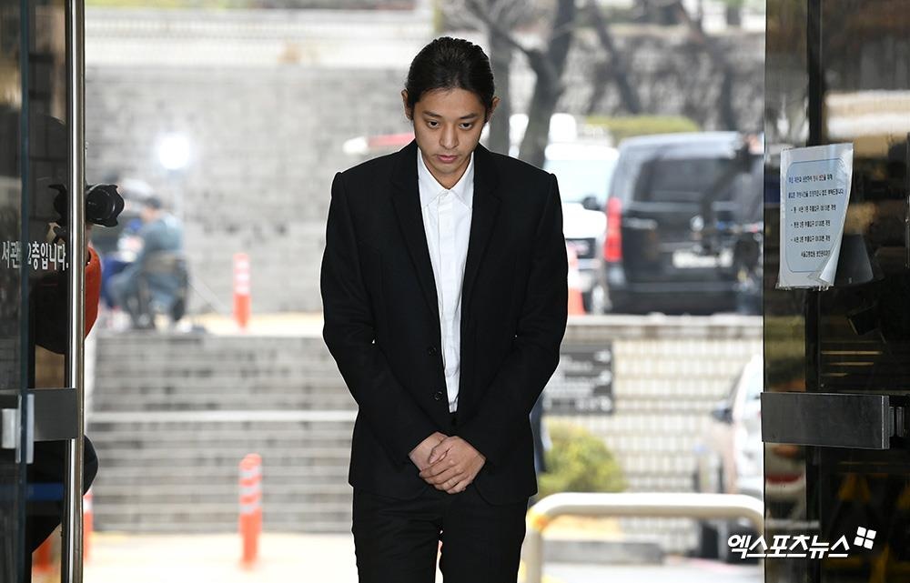 Jung Joon Young trong phien toa dau tien anh 1