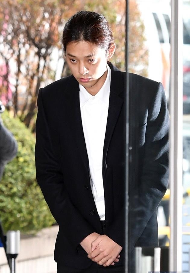 Jung Joon Young trong phien toa dau tien anh 2