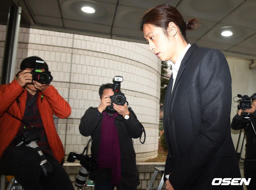 Jung Joon Young trong phien toa dau tien anh 6