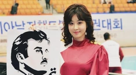 Sao Han bi de doa khi dinh to cao quan chuc, dai gia quay roi tinh duc hinh anh