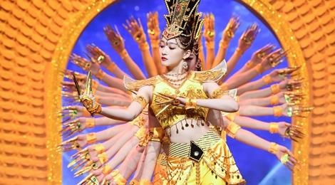 Ban gai Loc Ham xinh dep khi hoa thanh Hoan Chau cach cach, Hoang Dung hinh anh