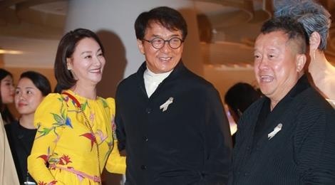 Thanh Long, Luu Duc Hoa va dan sao quyen luc nhat Hong Kong hoi ngo hinh anh